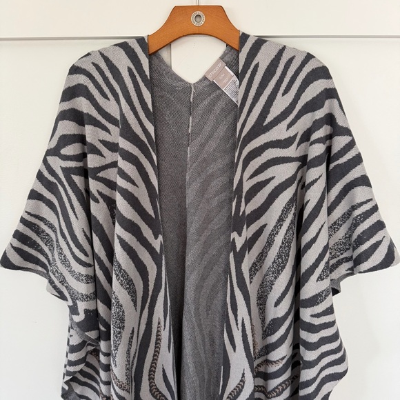 Chico's Women's Ruana Wrap Poncho Zebra Stripe Gray Embroidered Open Front S/M - Picture 2 of 9